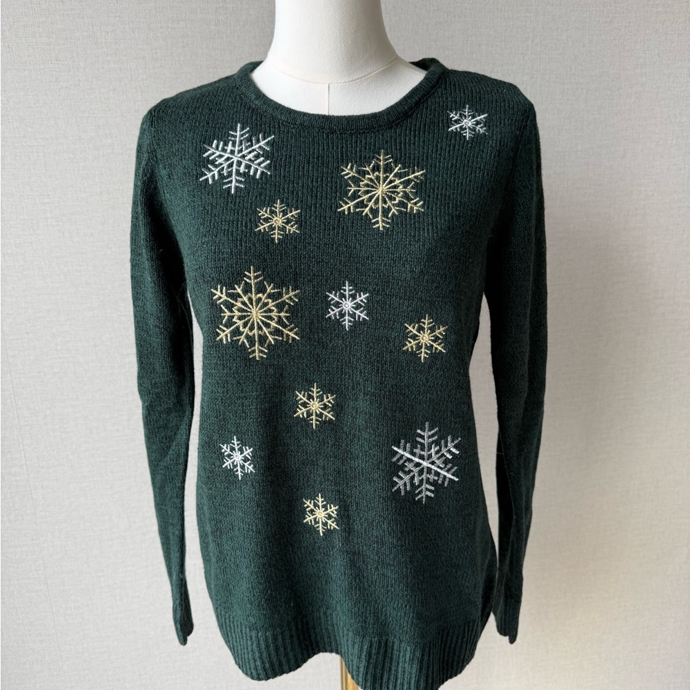 Croft & Barrow Dark Green Snowflake Embroidered Women's Sweater
